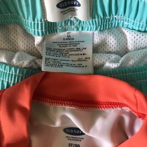 Old Navy Swim - RASH GUARD AND SWIMMING TRUNKS-SIZE 5 Old Navy Swim - RASH GUARD AND SWIMMING TRUNKS-SIZE 5